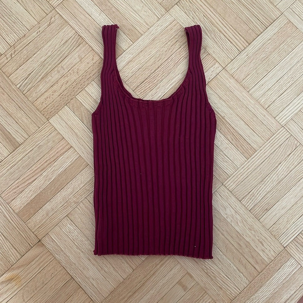 Cropped stretchy tank